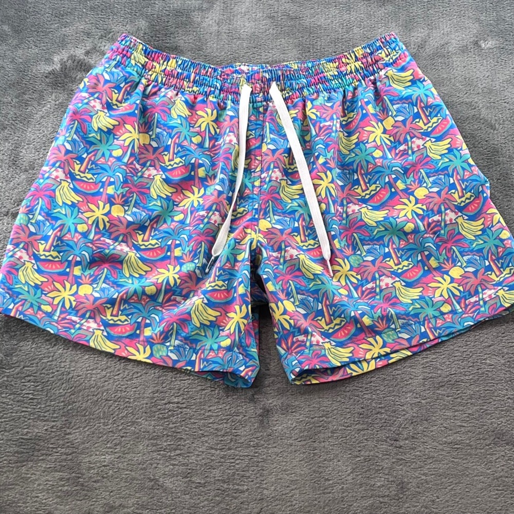 Chubbies Mens Swim Trunks Large 5.5 Inseam Tropical Palm Tree Fruit Print Blue
